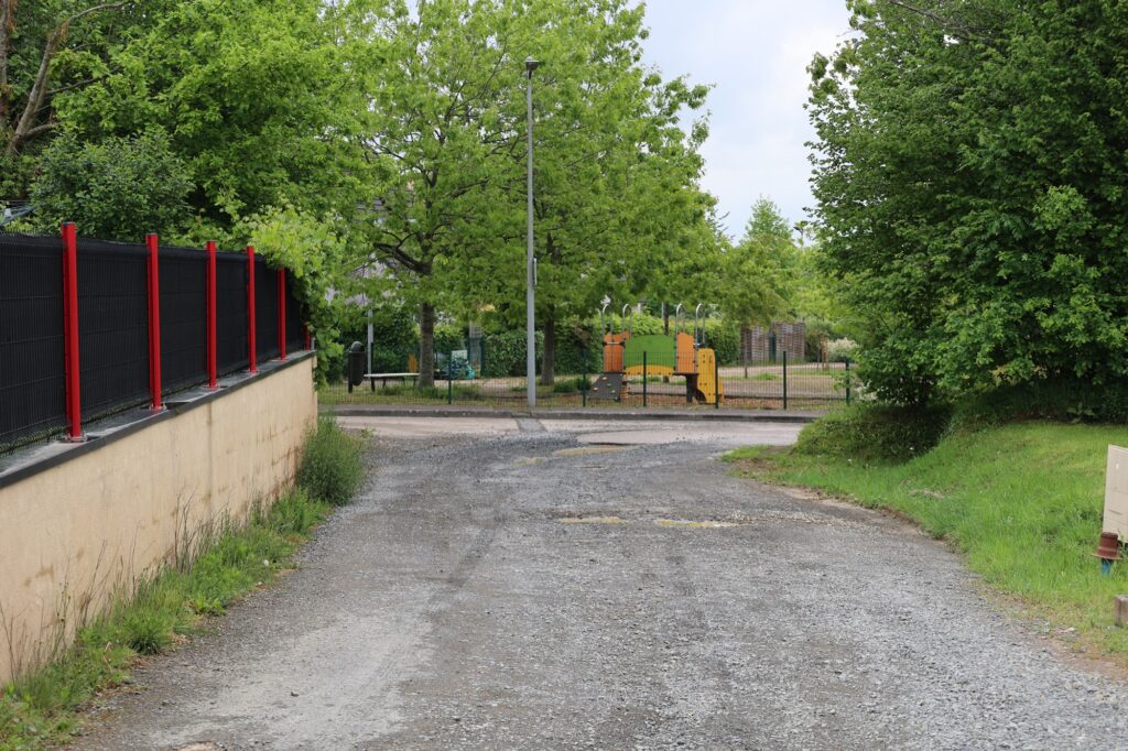 L'accès vers la rue des Alizées sera fermée à la circulation. Seuls piétons et cyclistes pourront rejoindre la rue.